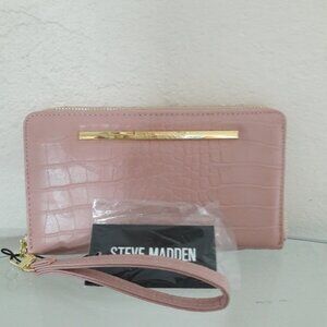 NWT STEVE MADDEN LOGO BZIP CROCO WRISTLET WALLET